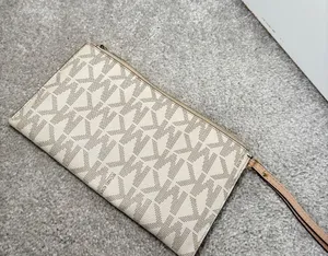 Michael kors wallet thumbnail 2