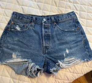 Levi’s Shorts 501 Denim Women’s size large thumbnail 1