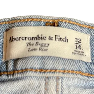 Abercrombie & Fitch The Baggy Low Rise Jeans Light Wash 32 14L Wide Leg thumbnail 6