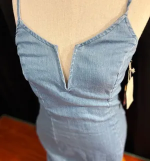 Mele E Pere Denim Mini Dress Light Wash Notched V-Neck Bodycon‎ Blue Womens M thumbnail 1