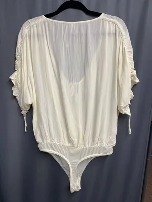 Free People Bodysuit Womens Medium Ivory Cleo Draped Split Neck Short Sleeve B55 thumbnail 2