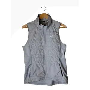 Nike Aeroloft Running‎ Vest Women Medium Grey Quilted Full Zip Athleisure Walk thumbnail 2