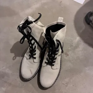 Rag & Bone Shiloh White Leather Combat Boots Black Laces Lug‎ Sole Womens 38 thumbnail 3