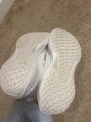 White Nike sneakers  thumbnail 3