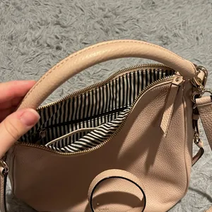 Great Condition,  crossbody purse thumbnail 13