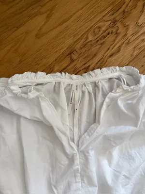 XL - ANTHROPOLOGIE - Women’s White Peasant Tie-Sleeve Crop Top oversized thumbnail 3