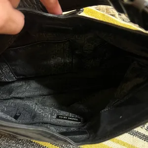 Charles David Black Shoulder Bag with Classic Design thumbnail 4