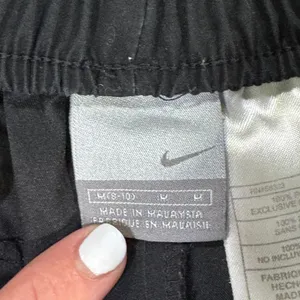 Nike Shorts Women’s Size M Black thumbnail 4