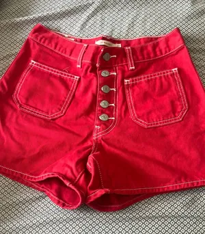 Levi’s 80s Mom Shorts thumbnail 1