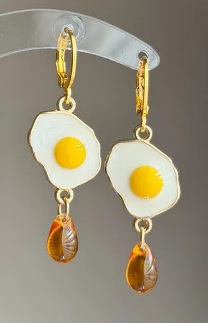Handmade kawaii funky sunny side up eggs & amber color teardrop glass beads dangle earrings🍳💛 thumbnail 1