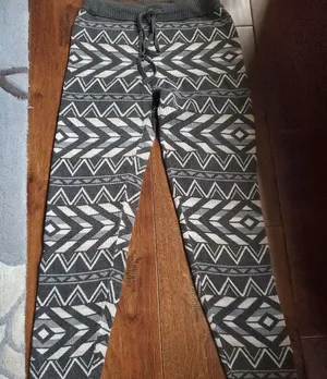 Sweater joggers by American Eagle size xs super cute and stylish . Not b… thumbnail 1