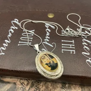 Audrey Hepburn Photo Locket Necklace Vintage Silver Oval Pendant 18” Chain thumbnail 13