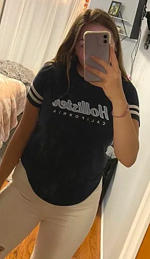 Hollister T-Shirt thumbnail 1