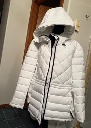 Women's White Quilted Hooded Puffer Jacket thumbnail 1