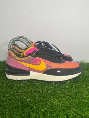 Nike Waffle One Active Fuchsia Yellow Black Women’s Size 5.5 thumbnail 3