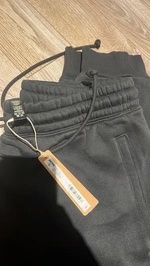 SKIMS Black Joggers thumbnail 2
