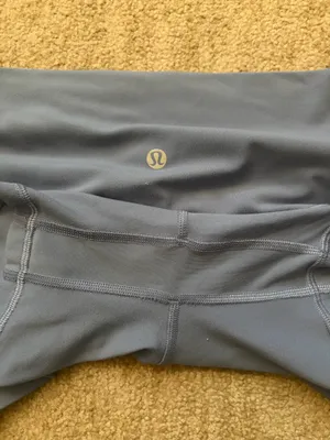 Lululemon Shorts Align 4" High-Rise thumbnail 3