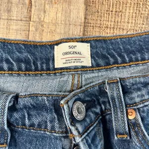 Levi's 501 Original Jeans Women's 31x30 Worn In Straight Button Fly Denim Pants thumbnail 6