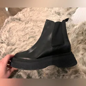 Ganni FINAL PRICE DROP NWOB CREEPERS CHELSEA BOOTS thumbnail 3