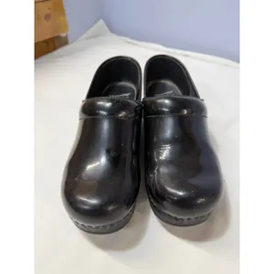 Dansko Professional Black Patent Leather Clogs Slip On Work Nurse 39 thumbnail 2