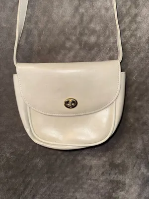 Minimalist Vintage-Style Cream Leather Turnlock Crossbody Bag thumbnail 5