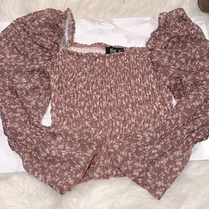 Die & More size small dusty rose floral smocked boho top thumbnail 3