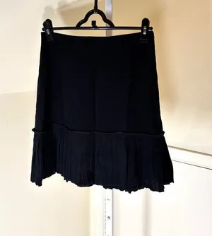 Kate Spade EUC Women's Black Pleated Flounce Mini Skirt Size 4 thumbnail 1
