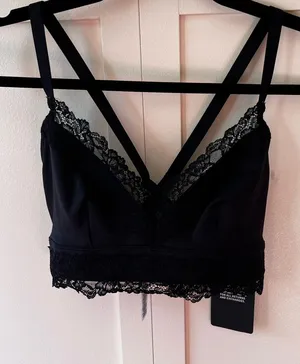 Savage x Fenty NWT Women’s Lace Race Low Impact‎ Sports Bra Size Medium thumbnail 1