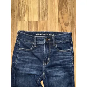 American Eagle 00R Next Level Stretch Hi-Rise Jegging Crop Distressed Denim Jean thumbnail 2