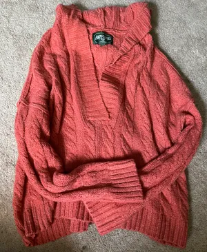 American Eagle sweater thumbnail 1