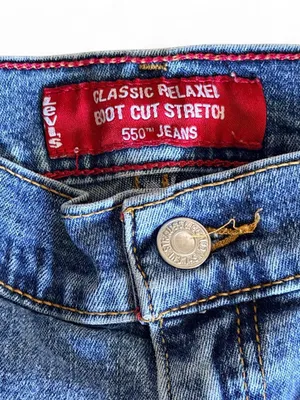 Levi’s 550 Classic Relaxed Bootcut Stretch Jeans Women’s Size 6M thumbnail 2