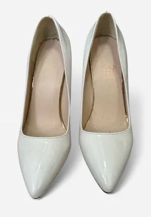 White Pumps Size 7 thumbnail 1