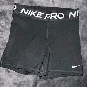 Nike Pro Shorts in Black Size Medium thumbnail 7