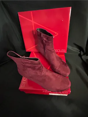 AEROSOLES Women’s Red Light Wine Memory Foam Suede Mid-Heel Ankle Boots 8M thumbnail 2