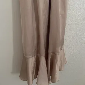 Show Me Your Mumu Samantha Ruffle Wrap Satin Midi Dress Champagne Small‎ thumbnail 7