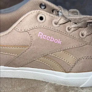 Reebok Tan‎ Suede Sneakers Modern Minimalist Design thumbnail 10