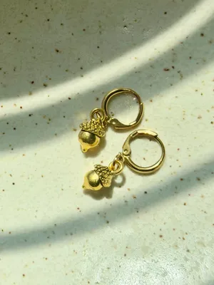 Handmade antique gold tone acorn cute fairy vintage style dangle earrings🍂🐿🍃 thumbnail 4