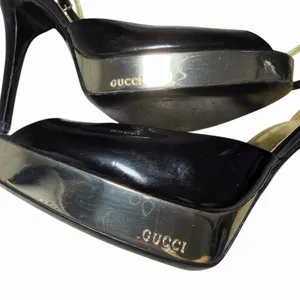 Gucci Black Patent Leather Gold‎ Platform Peep Toe Heels 9.5B Made in Italy thumbnail 9