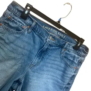American Eagle Strigid Relaxed Short Medium Wash Cut Off Size 10 #778 thumbnail 2
