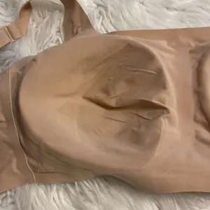 SKIMS Tan Seamless Comfort Bra size M excellent condition thumbnail 5