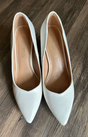 Dream Paris White Pointed Toe Heels thumbnail 1