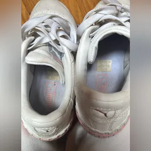 Puma White and Pink Sneakers Sleek Athletic Design thumbnail 5