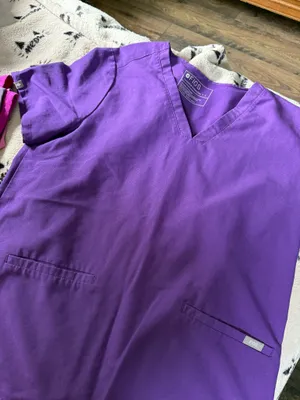 FIGS Scrub Top One-Pocket thumbnail 1