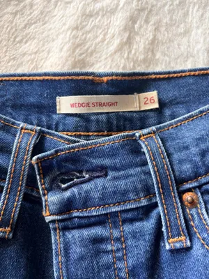 Levi’s Wedgie Straight Jeans thumbnail 2