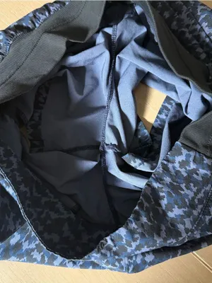 Athleta Brooklyn Printed Shorts Size 10 Allure Navy Leopard Blue Black 4” Travel thumbnail 7
