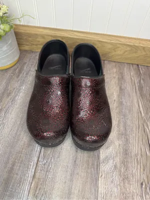 Dansko Womens Professional Wine Medallion Clogs Shiny Heeled EU 38 US 7.5 to 8 thumbnail 9