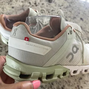 On Cloudswift Running Shoes Womens 9 Sage Green Helion CloudTec Sneakers Road thumbnail 5