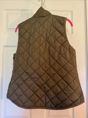 Old Navy Women’s Quilted Olive Full Zip Layering Vest thumbnail 6