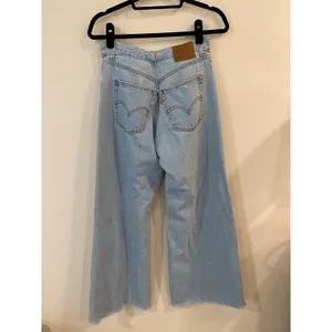 Levis Premium Wide Leg Jeans Size: 28 thumbnail 2