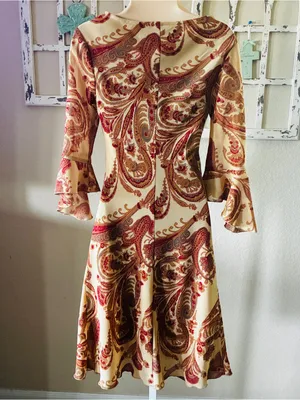 Vintage City Triangles Cream Dress with Red Paisley Accents thumbnail 2